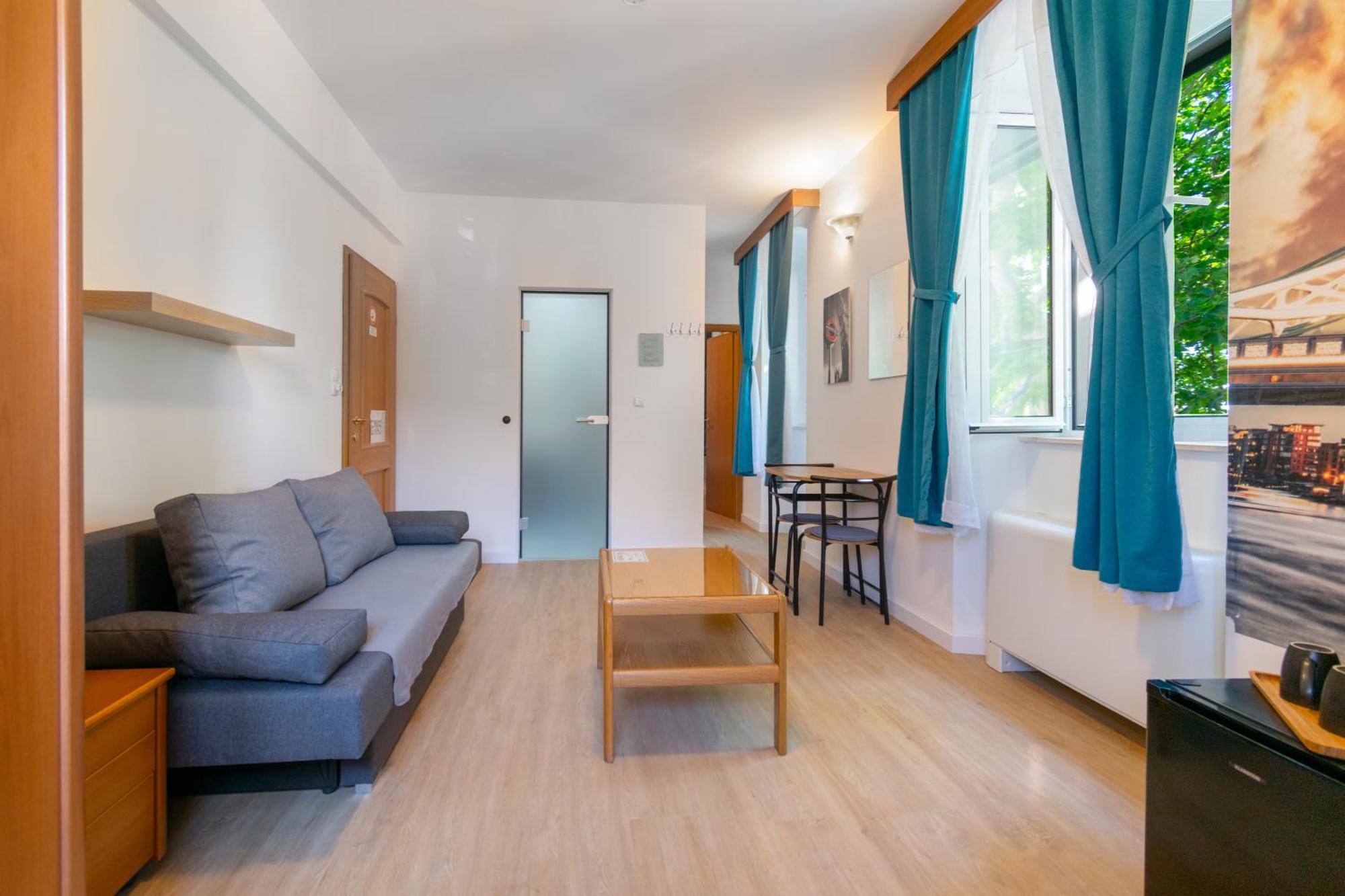 Bed & Breakfast Palac -Free Parking- Baška Voda Екстериор снимка