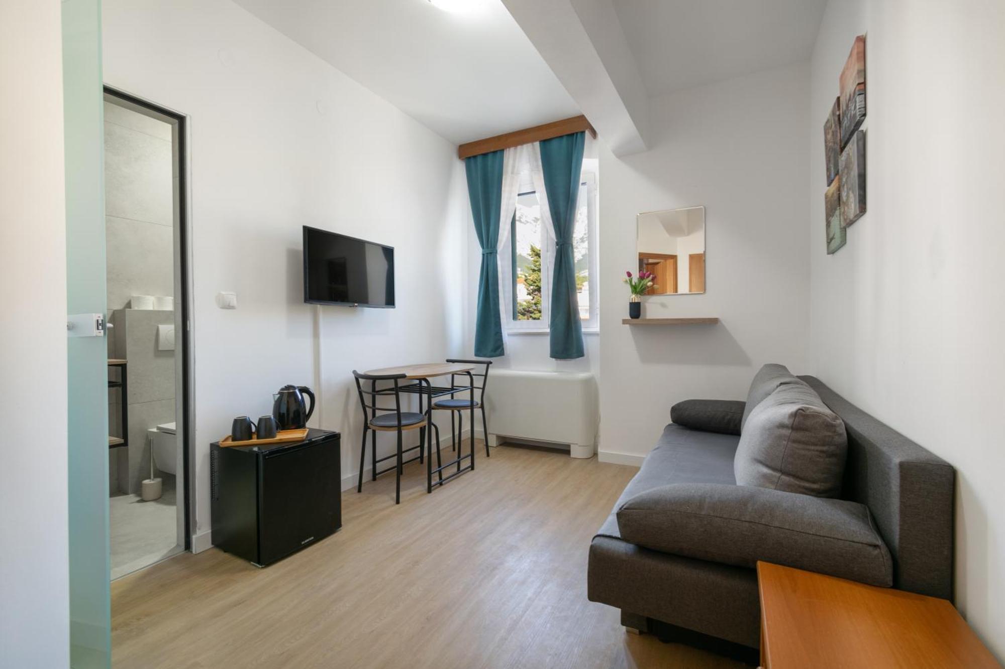 Bed & Breakfast Palac -Free Parking- Baška Voda Екстериор снимка