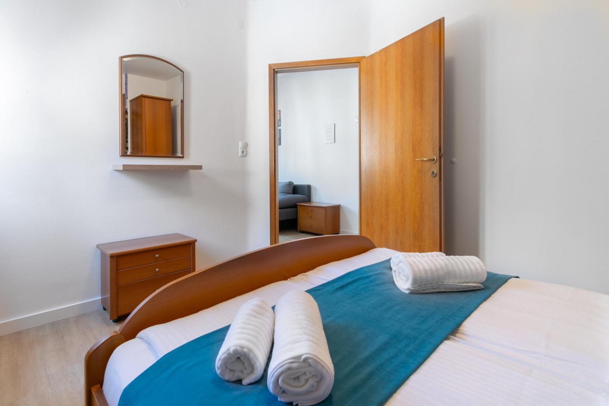 Bed & Breakfast Palac -Free Parking- Baška Voda Екстериор снимка