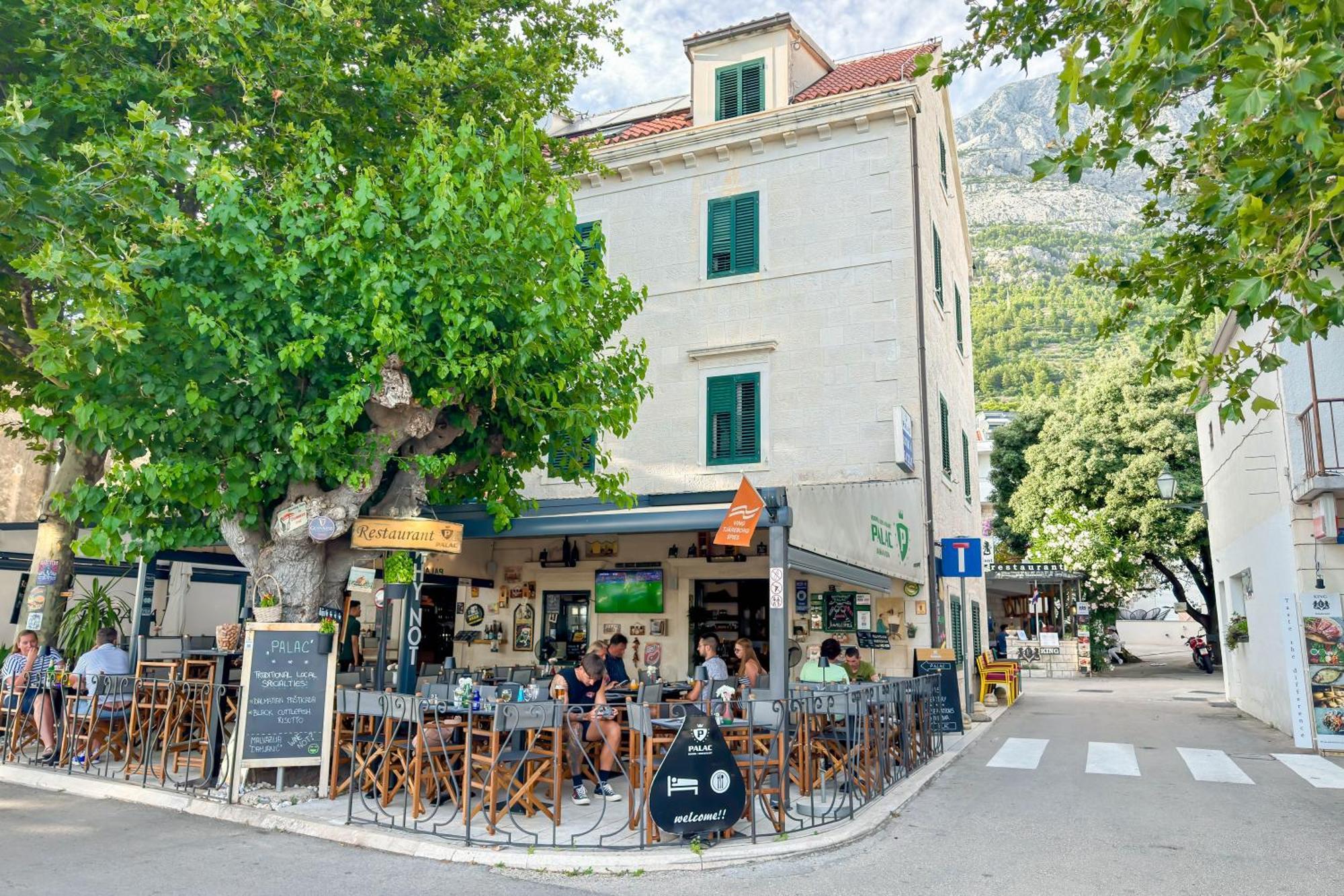Bed & Breakfast Palac -Free Parking- Baška Voda Екстериор снимка